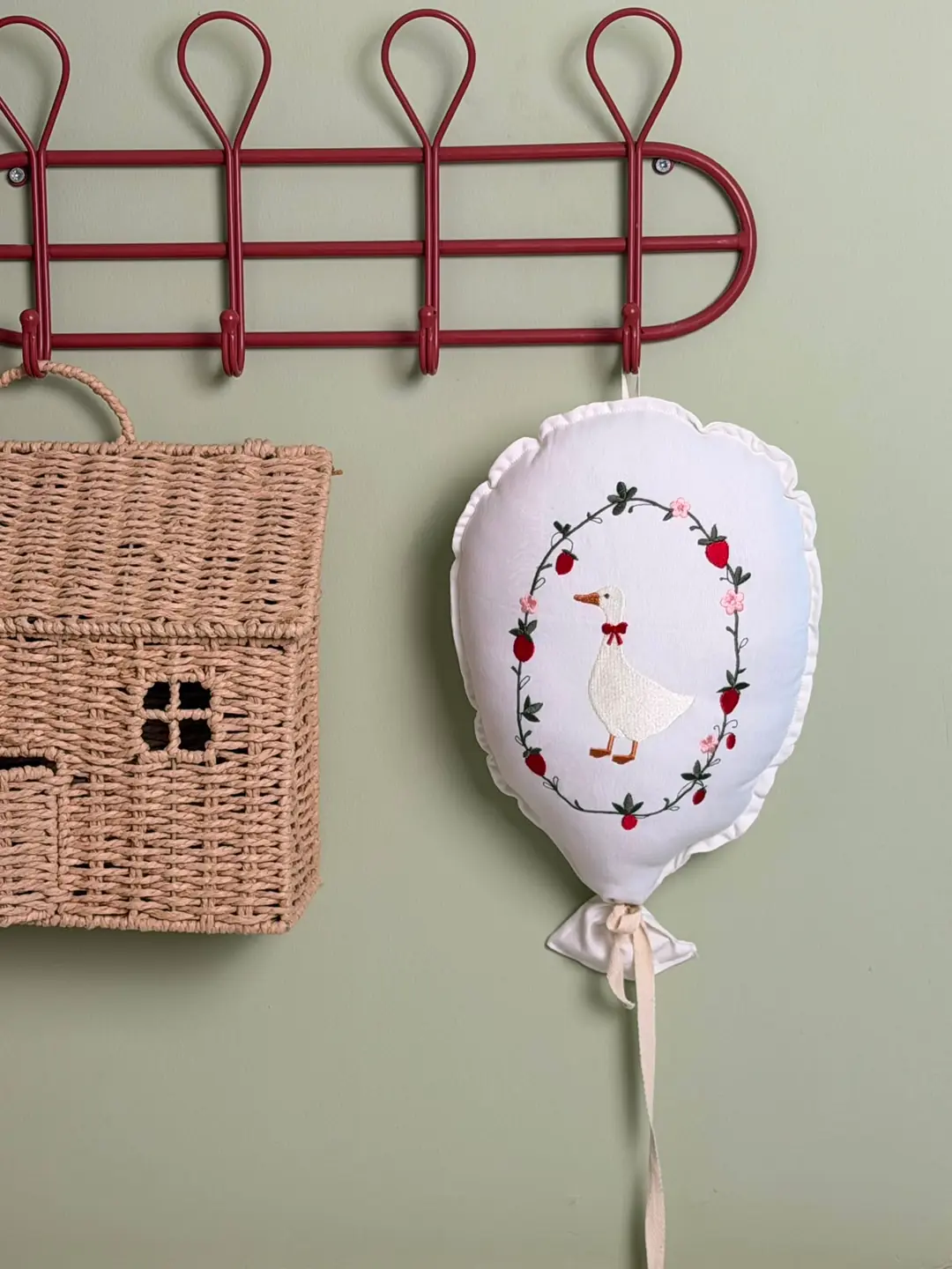 NAKIŞ BALON TEKLİ ÇİLEKLİ ÖRDEK