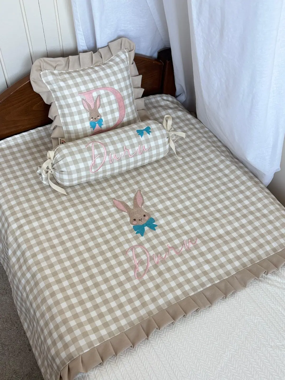 PİKE TAKIMI 3'LÜ SET PAPYONLU TAVŞAN - BEJ SOFT PEMBE İŞLEME